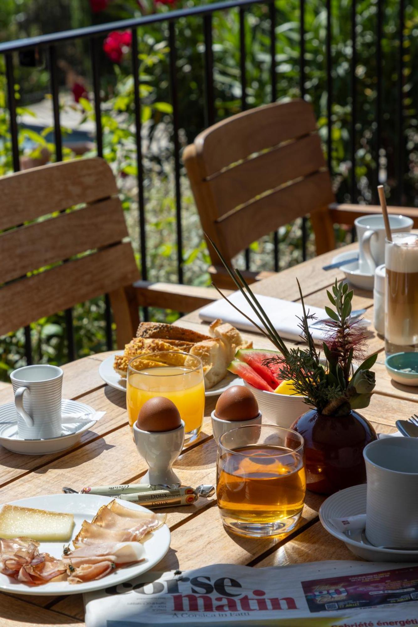 Hotel Restaurant Villa Josephine LʼÎle-Rousse エクステリア 写真