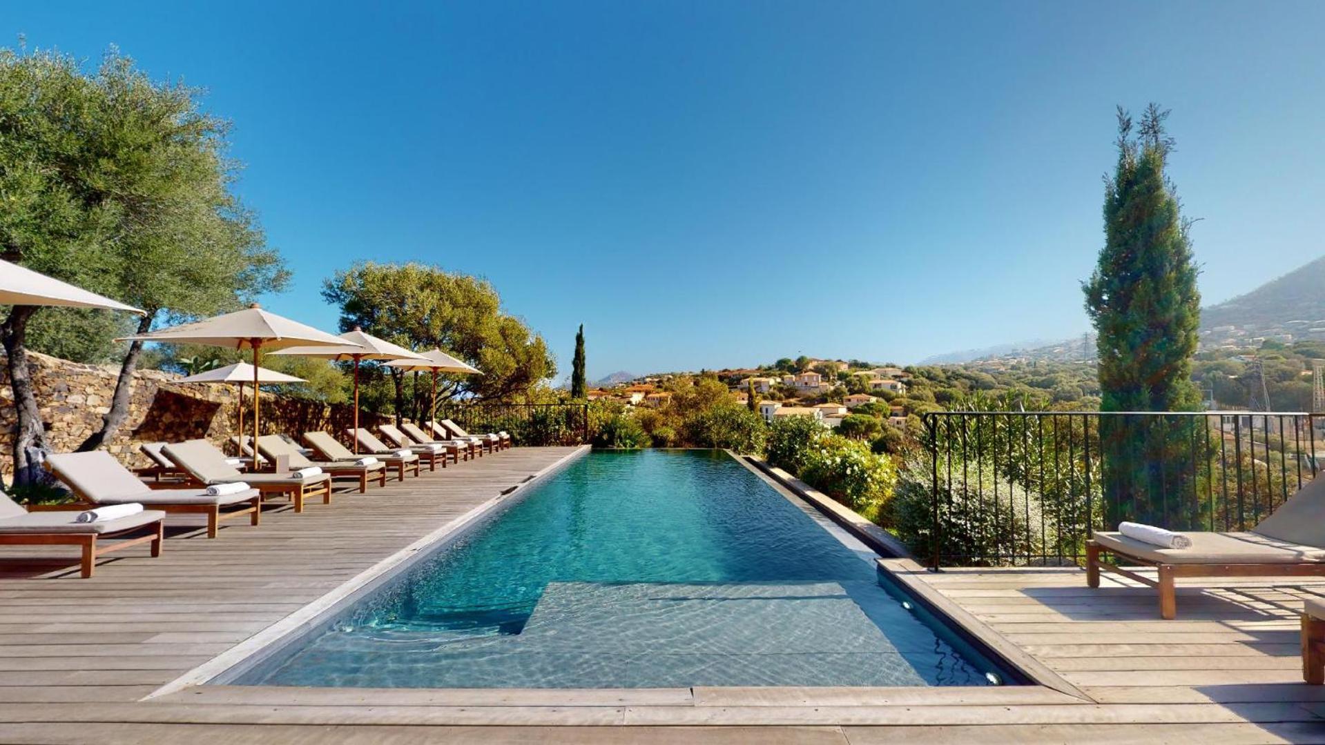 Hotel Restaurant Villa Josephine LʼÎle-Rousse エクステリア 写真